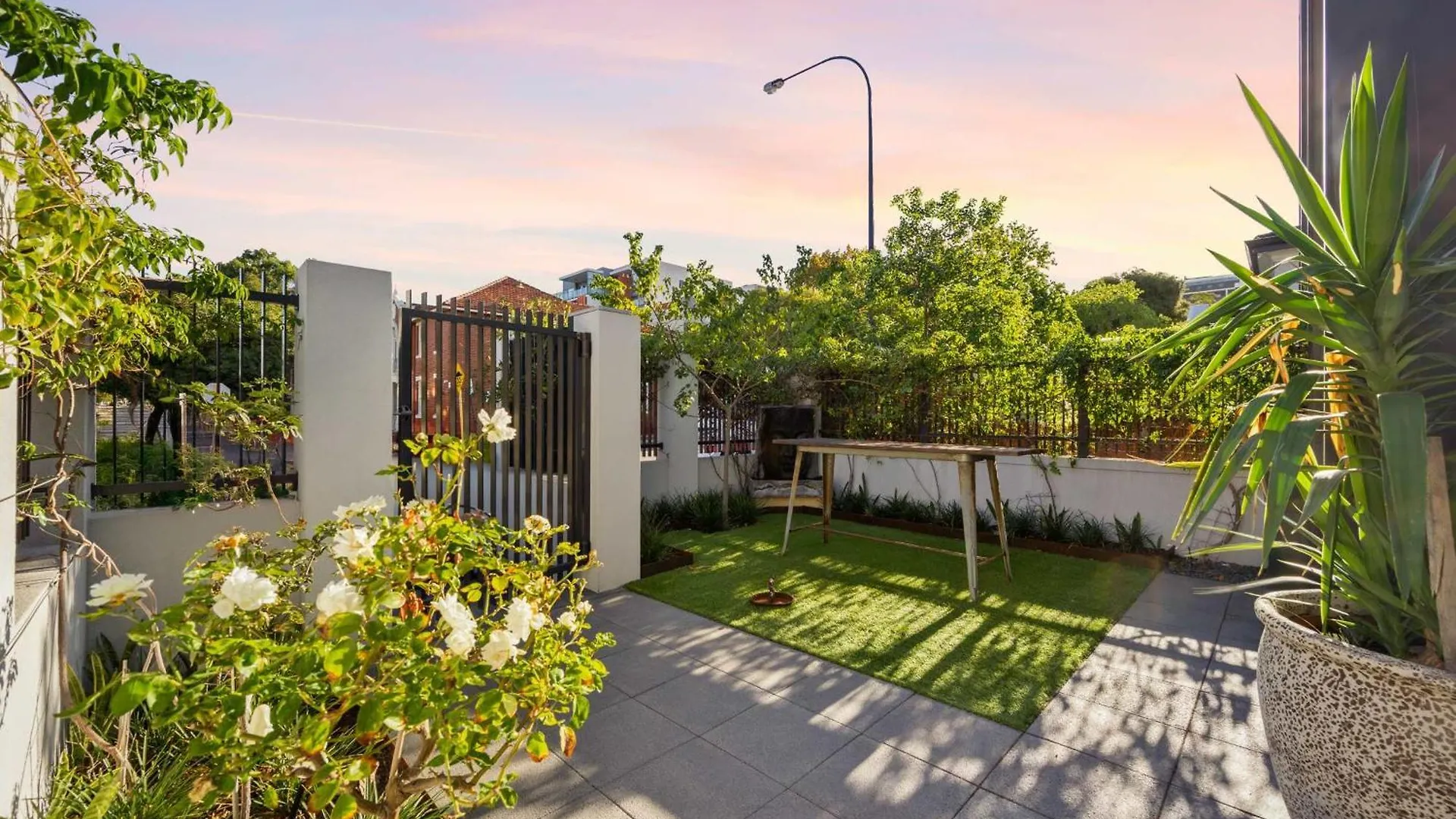 Stylish Mount Lawley Retreat Walk To Beaufort Street Perth 0*,  Austrálie