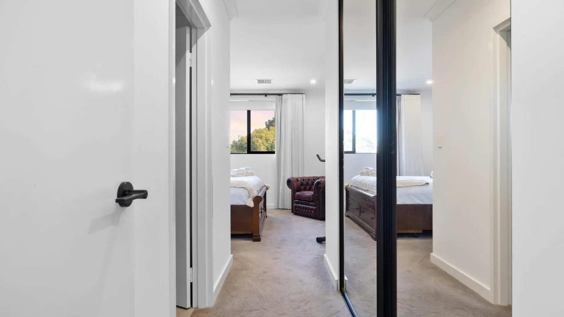 Stylish Mount Lawley Retreat Walk To Beaufort Street Perth