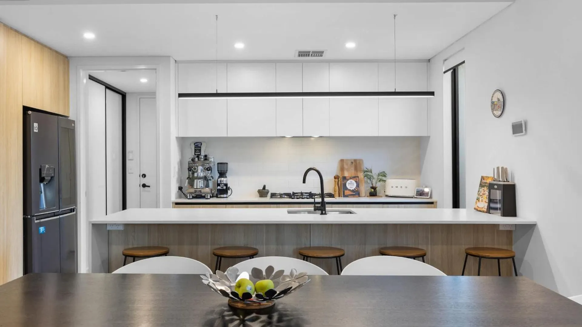 Stylish Mount Lawley Retreat Walk To Beaufort Street Perth