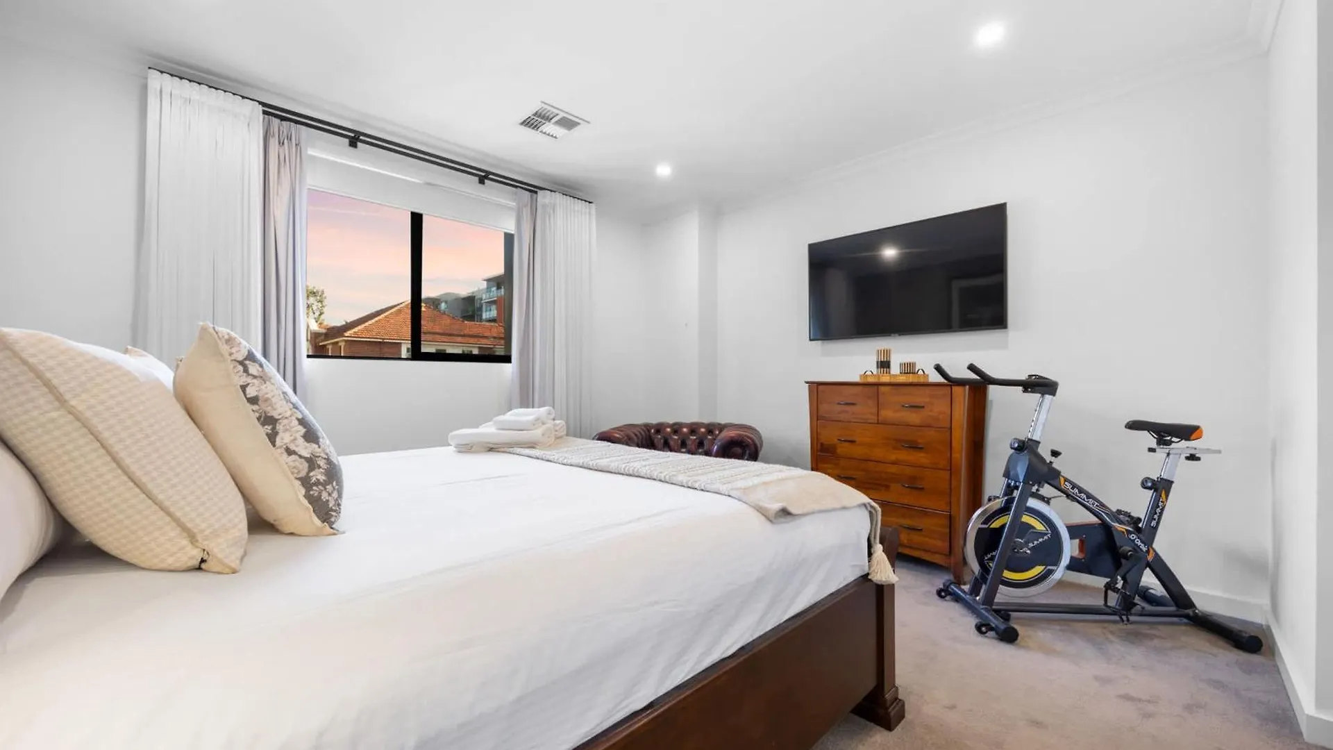 Holiday home Stylish Mount Lawley Retreat Walk To Beaufort Street Perth