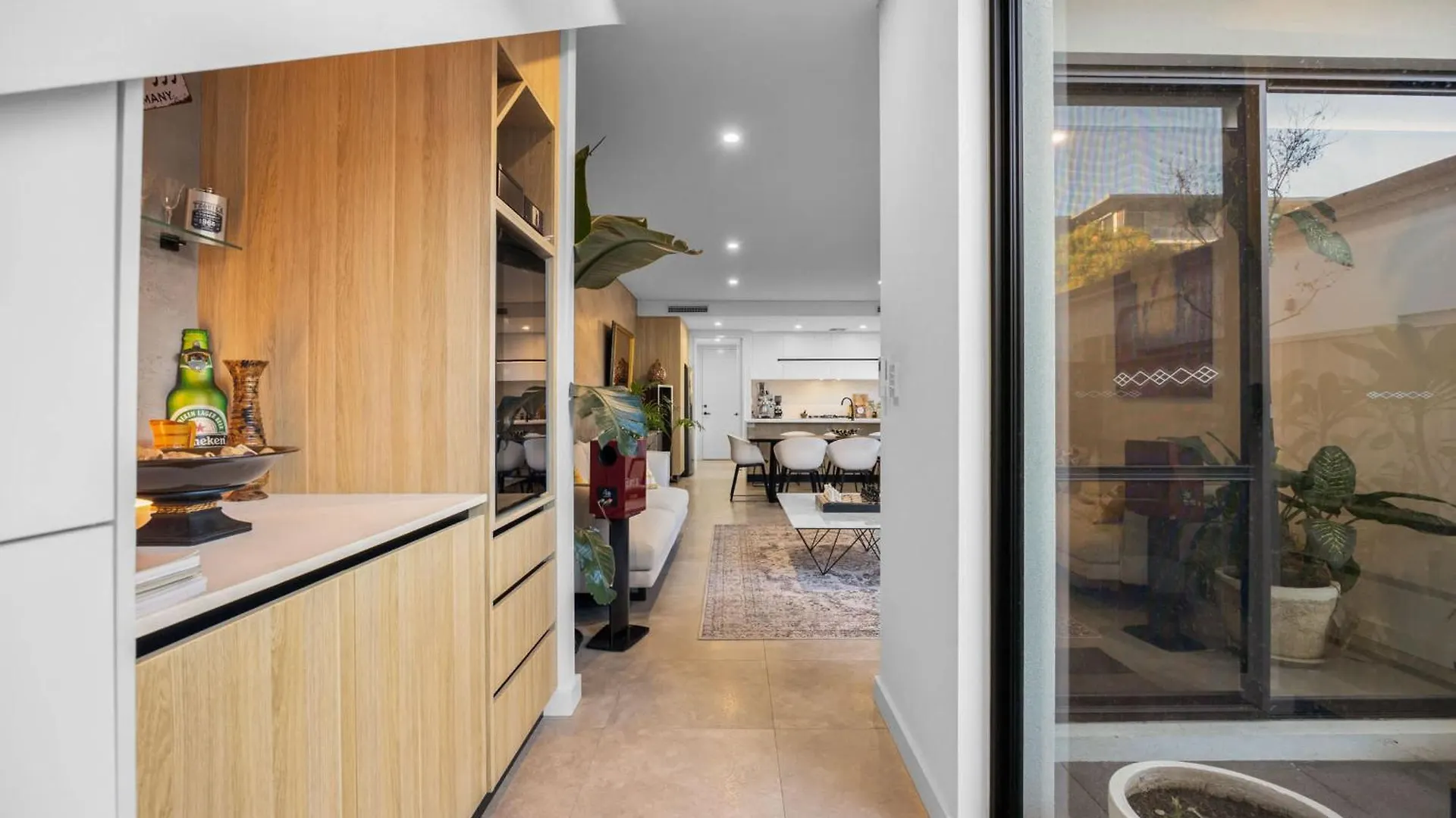 Stylish Mount Lawley Retreat Walk To Beaufort Street Perth