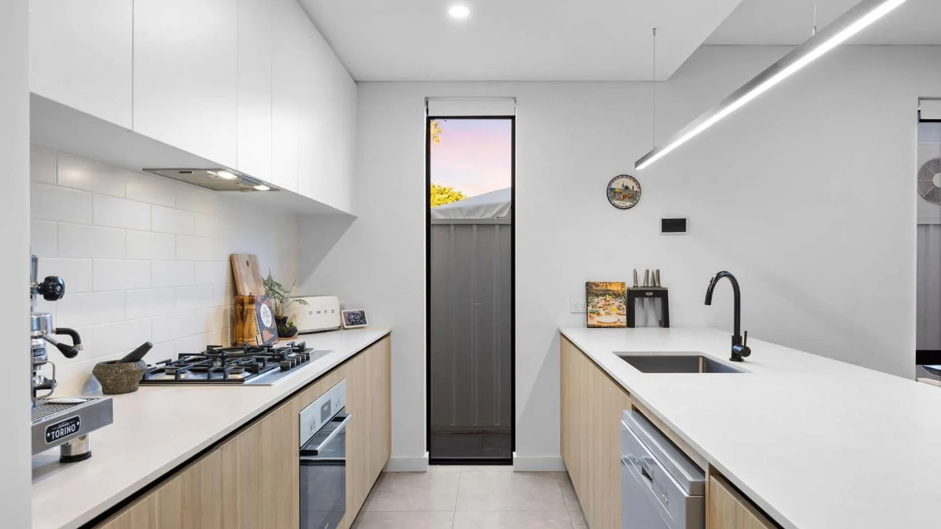 Stylish Mount Lawley Retreat Walk To Beaufort Street Perth